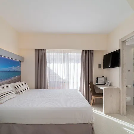 Ferrer Janeiro & Hotell 4*